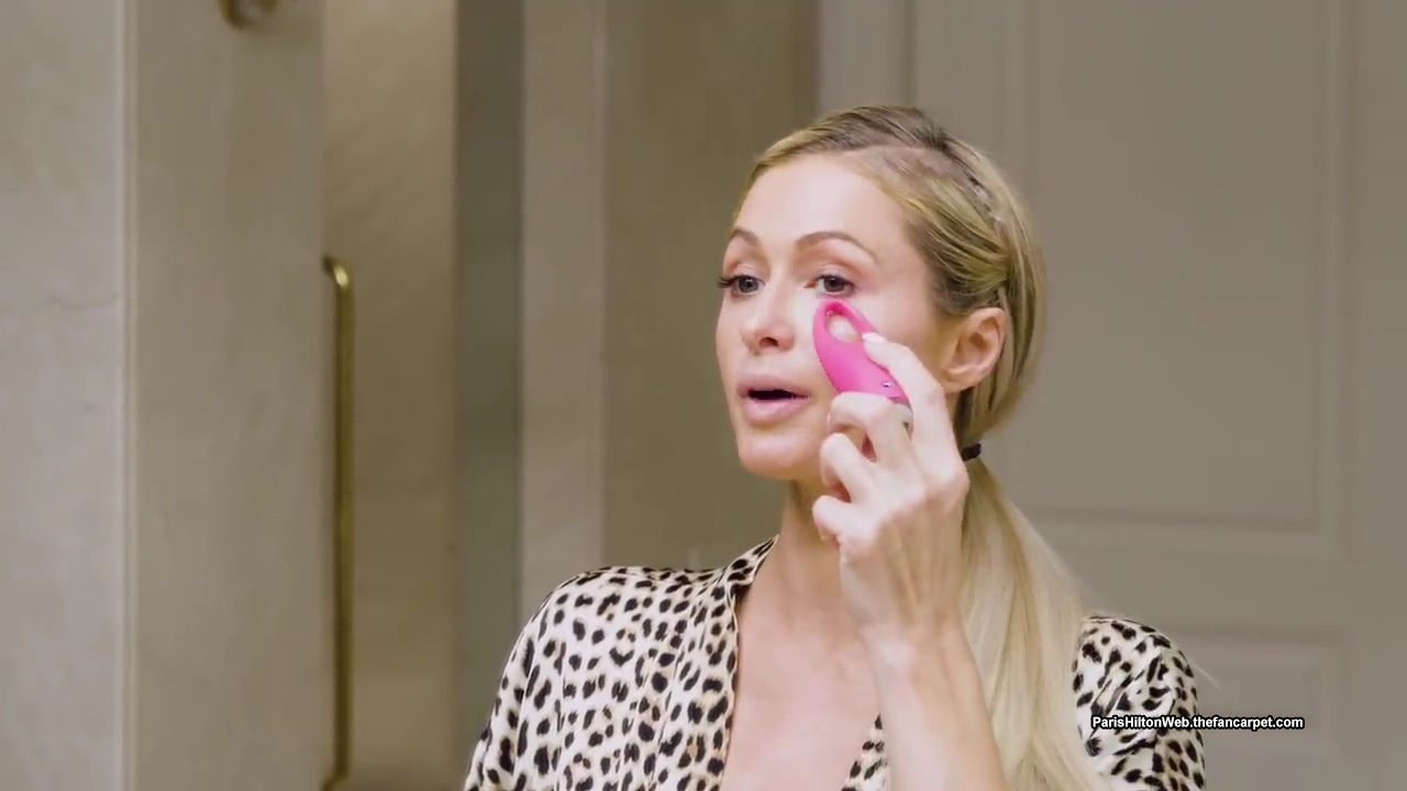 Harpers_BAZAAR_2019_2813929.JPG