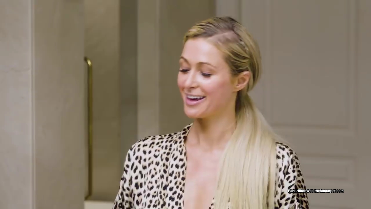 Harpers_BAZAAR_2019_2848729.JPG